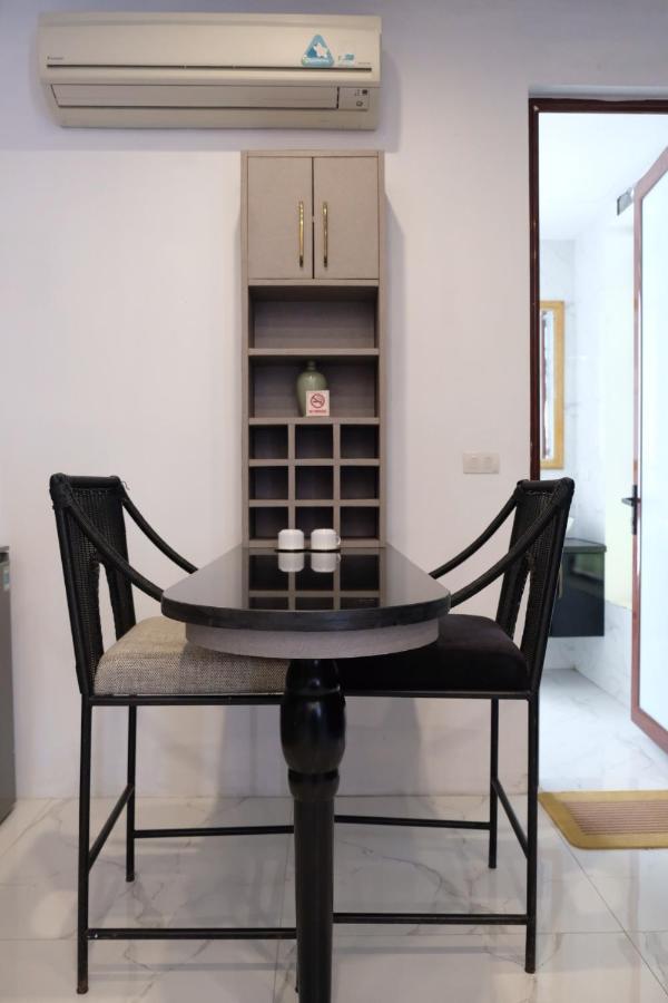 Aisha Hotels And Apartments Hanoi Buitenkant foto